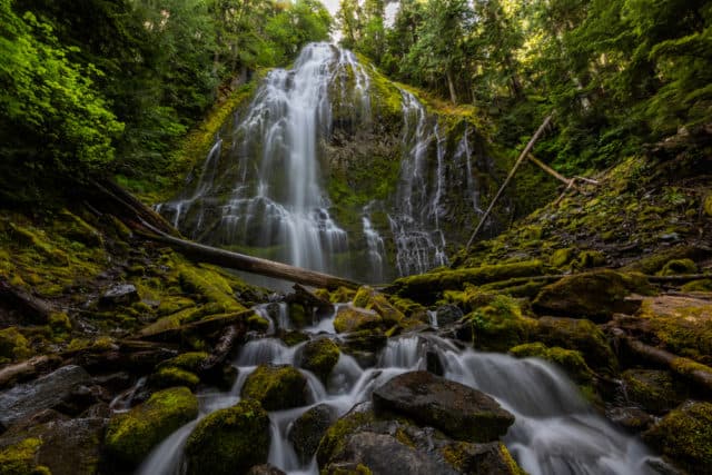 10 Bucket List Waterfalls In Oregon You Won't Want To Miss! - Follow Me ...