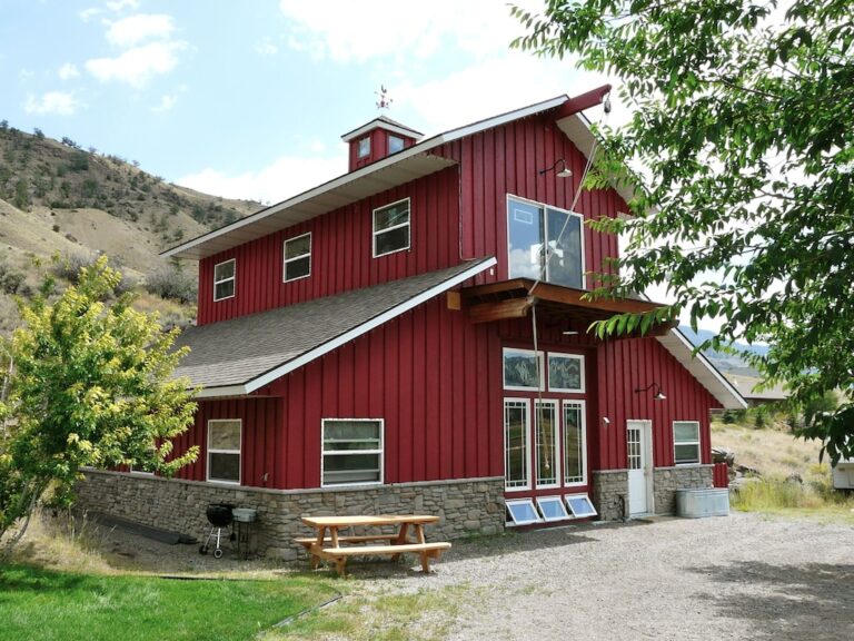 15 Best Airbnbs In Montana [Cabins, VRBOs and more!) Follow Me Away