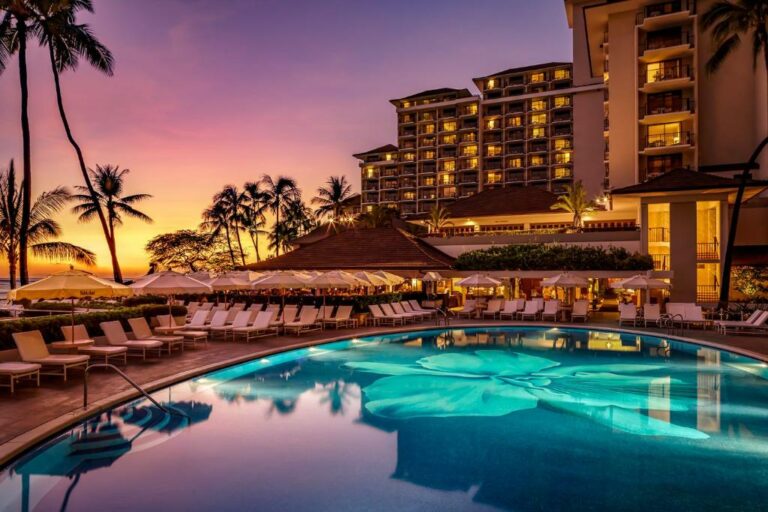 15 Best Luxury Hotels In Hawaii (Bucket List Resorts!) - Follow Me Away