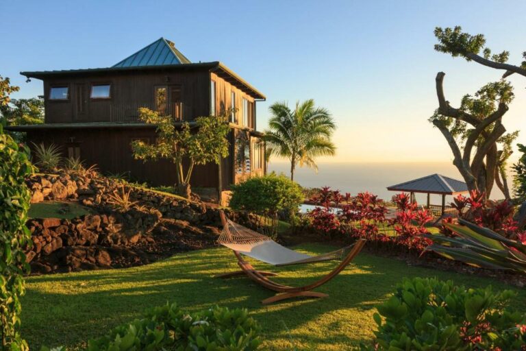 15 Best Luxury Hotels In Hawaii (Bucket List Resorts!) - Follow Me Away