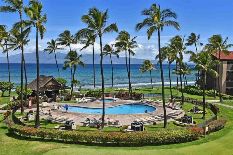 16 Best Airbnbs In Maui (VRBO, Beach Houses, & More!) - Follow Me Away