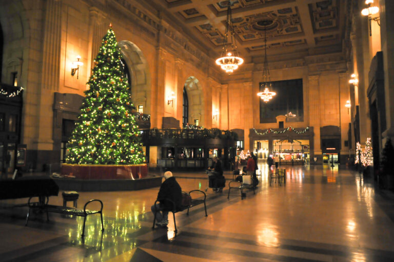 23 Best Places For Christmas In The USA (Festive Vacation Destinations ...