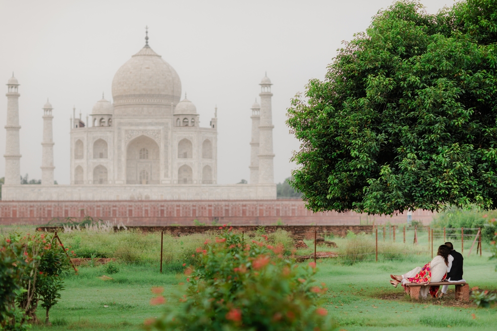 Rear view of young couple travelling in Taj Mahal in Agra, India. 