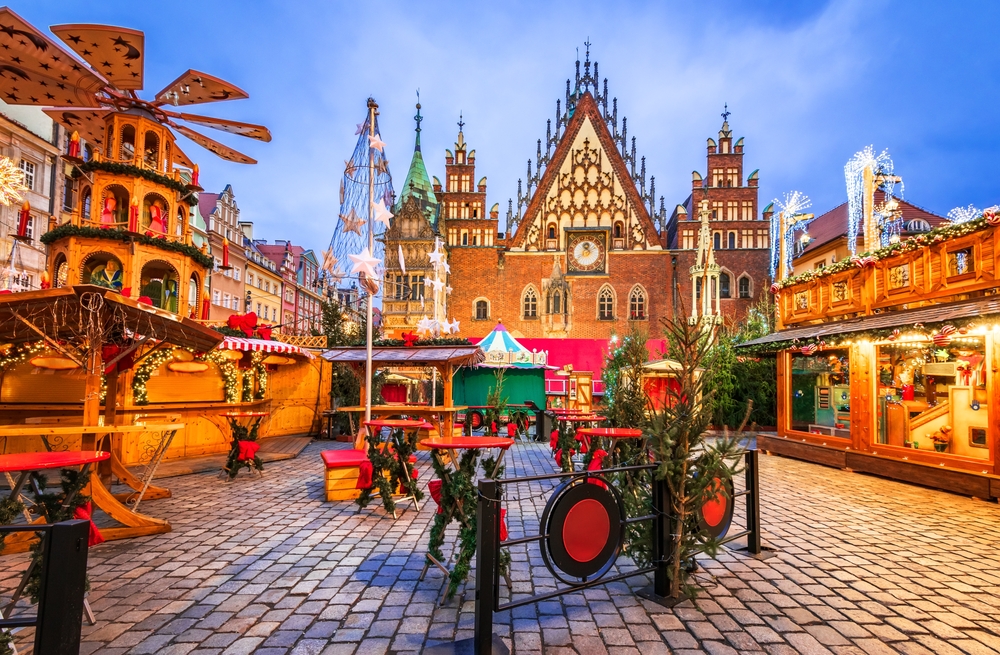 Wroclaw looks like a little gingerbread town during Christmas: brown pop-up huts and little trains are scattered around the town square and decked with garland. 