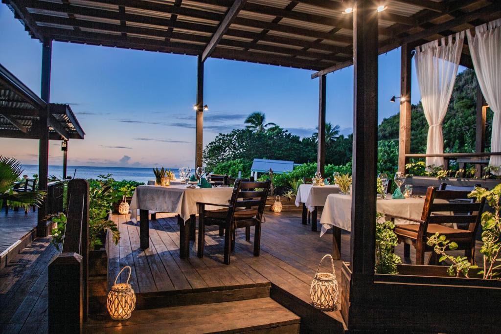 Intimate dining room looking out over the ocean. 