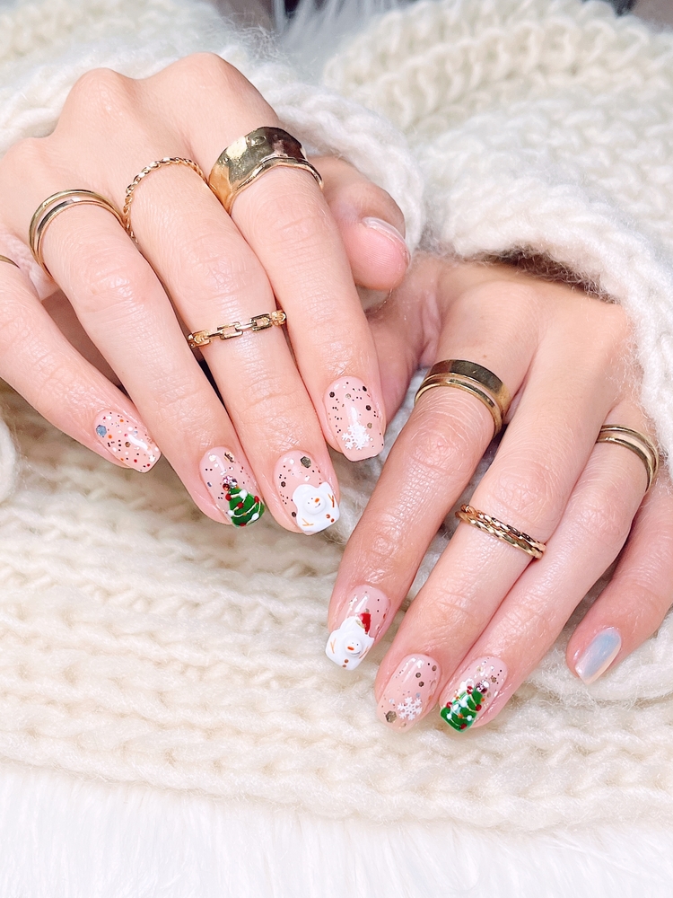 Christmas Design Nail Art Ideas with trees, snowflakes and glitter. 