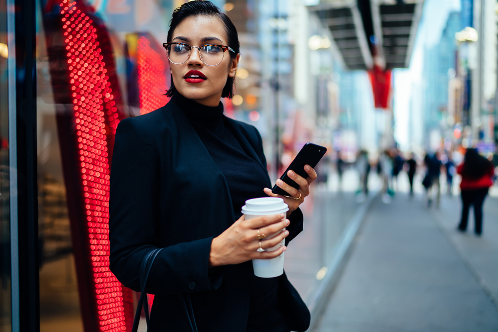 When wondering what to wear in New York in fall, channel this inner model with her sleek blazer, her fashion glasses, and her black turtle neck which is enhanced by her gold rings! 