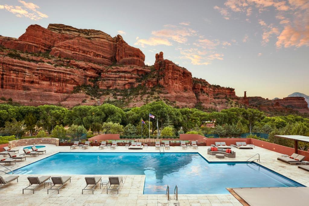 The Enchantment resort is one of the most unique resorts in Arizona with the pool overlook th red rock of Sedona 