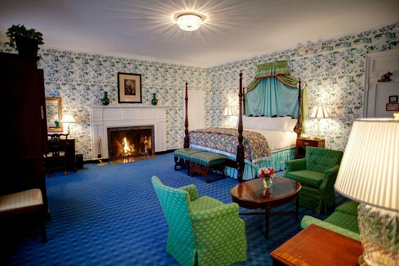 The Greenbrier is the oldest spa resort in tin the US on our list dating back to 1773 with  wallpapered rooms, and historical furnishings is one of the oldest spa resorts in the USA